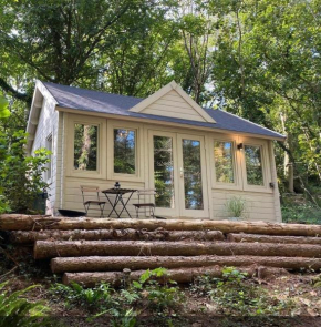 Pollywiggle woodland cabin